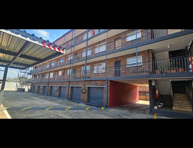 2 BEDROOM TOWNHOUSE FOR SALE IN NEW REDRUTH